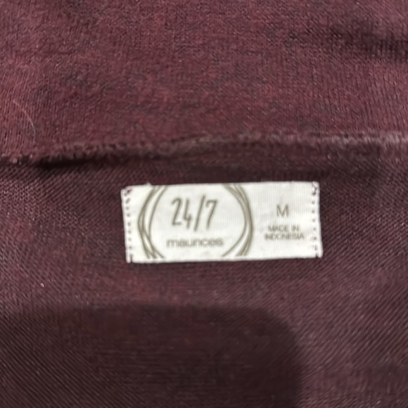 Women's long sleeve cowl neck top with button detail. Size Medium - Picture 4 of 5